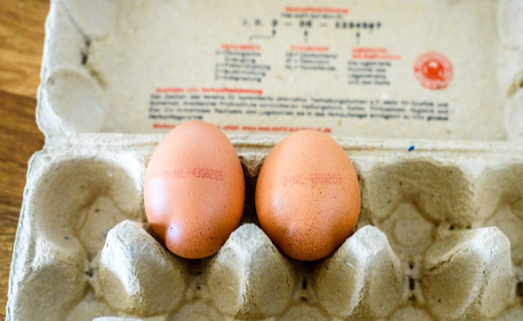 パックに入った卵