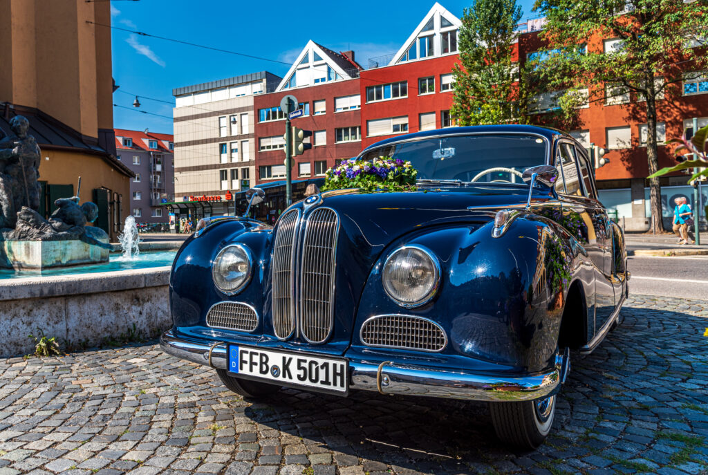 BMW 誕生100周年 - 危うく倒産から大企業に成長！