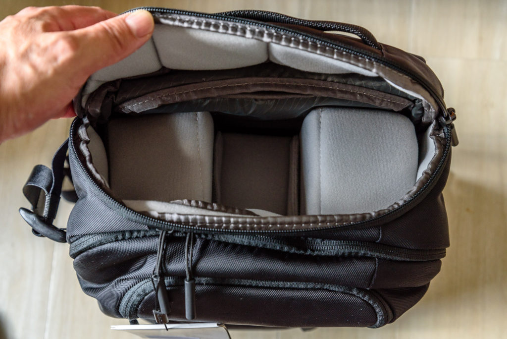 カメラバック Incase DSL Pro 上部