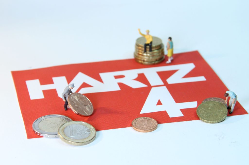 失業保険金をカット、ストップするのは合法か?