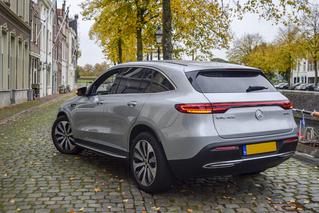 メルセデス 搭載するエンジンを中国製に変更!