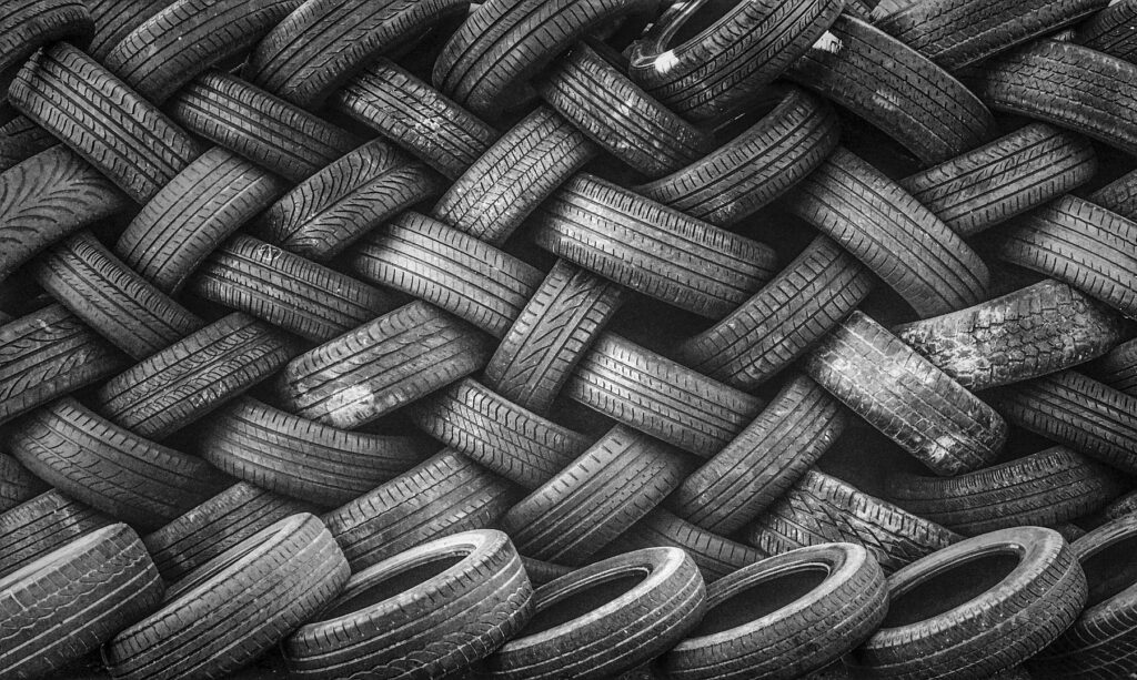 【世界初！】熱分解で 古タイヤ をリサイクル！