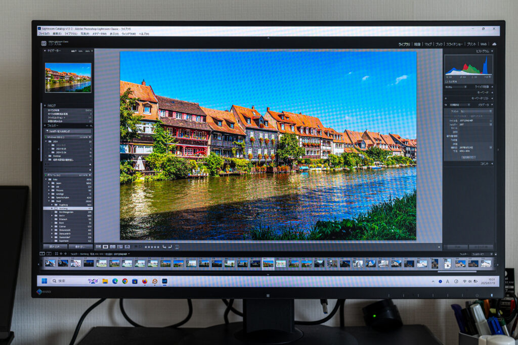モニターに映った写真