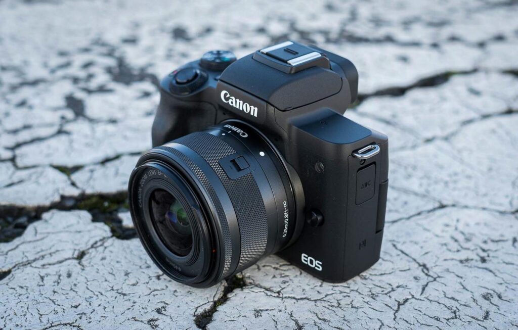 ニコンを周回遅れにしたキャノン