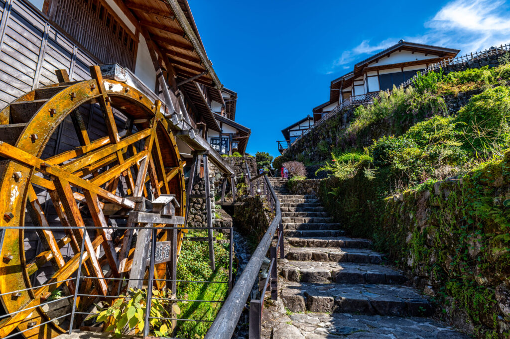 馬籠宿 商業化の極みで超~ガッカリなお土産街