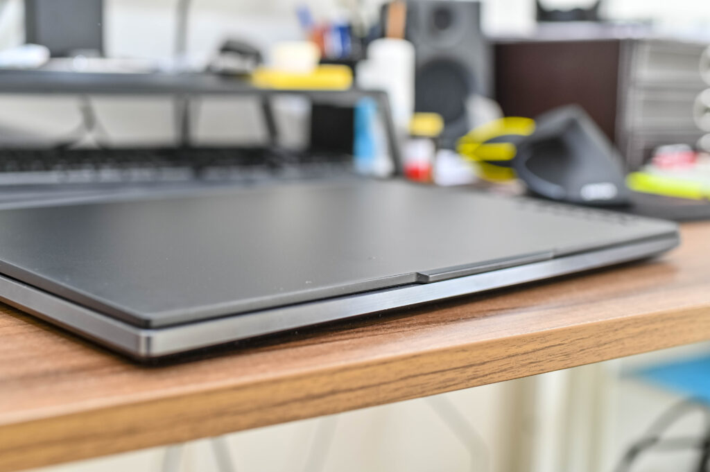 Lenovo LegionSlim770i スリムな外観