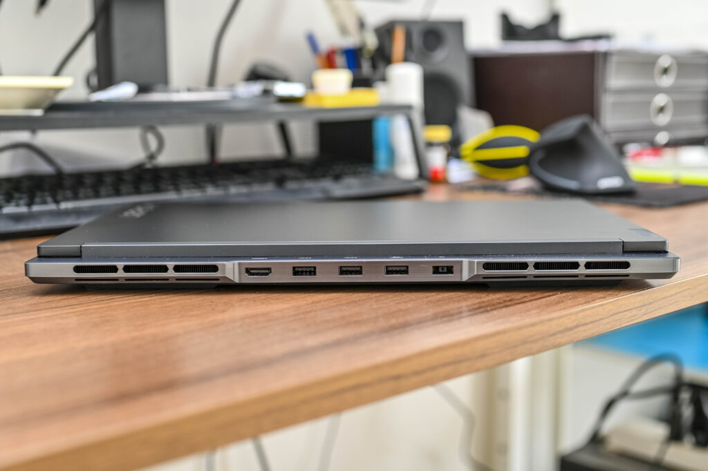Lenovo Legion Slim770i 側面