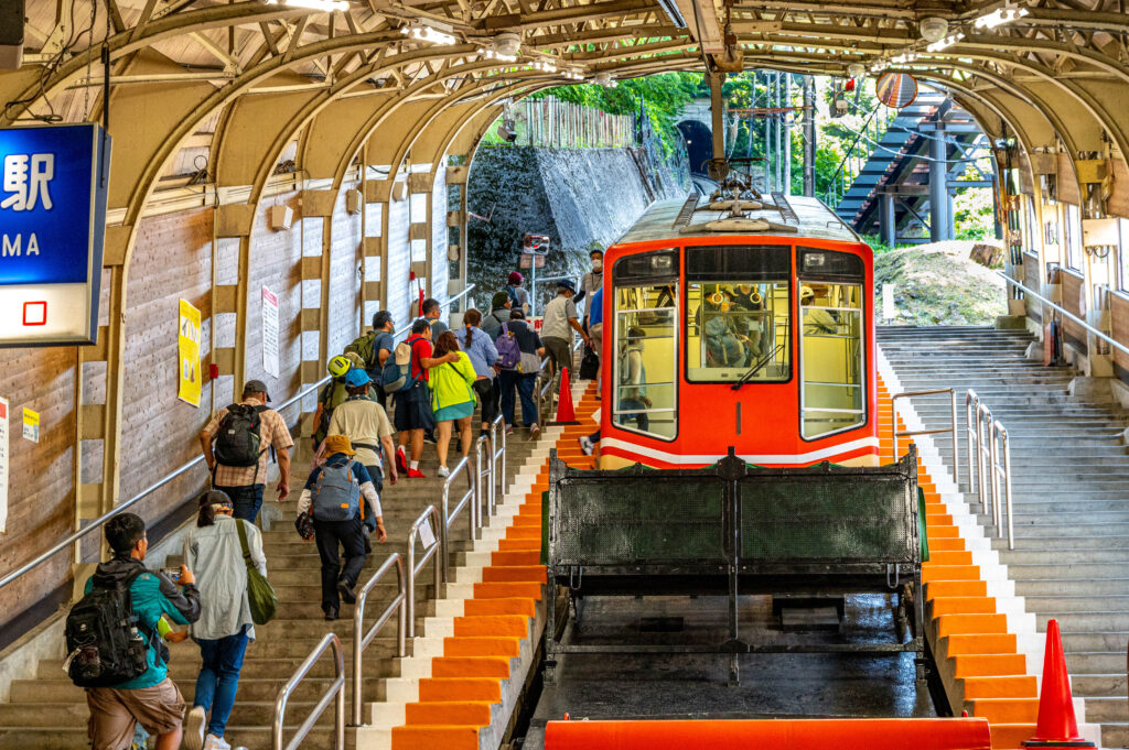 美女平行きのケーブルカー