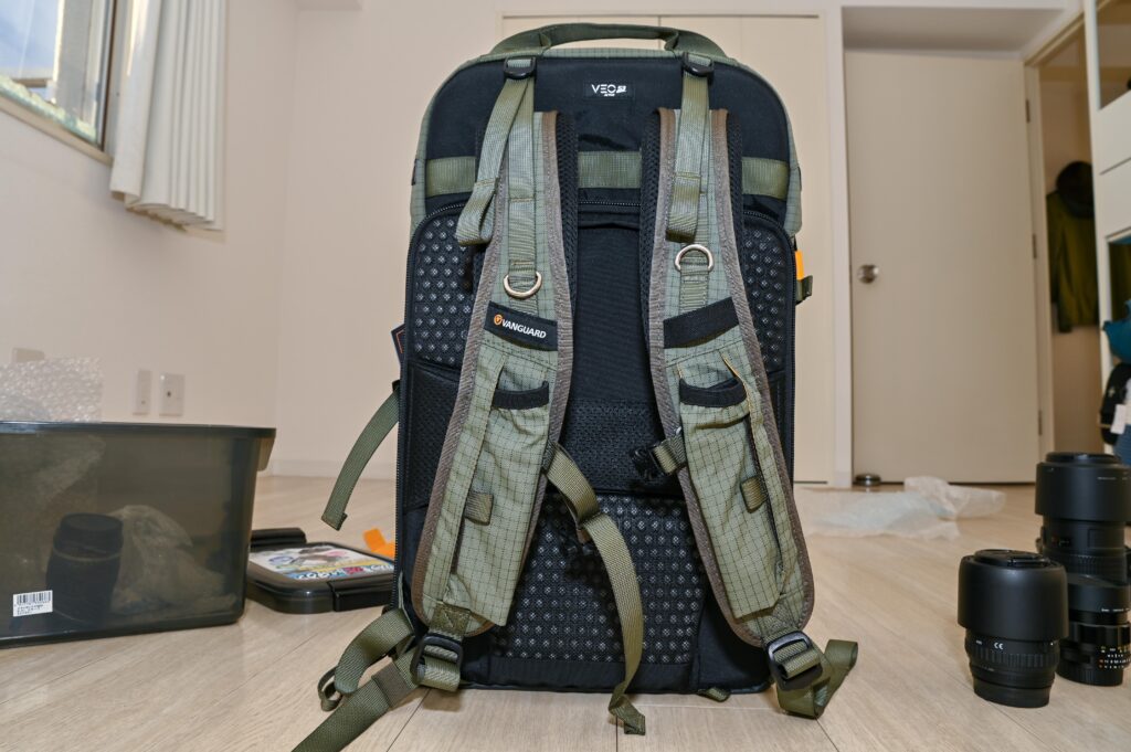 カメラリュック ヴァンガード VEO ACTIVE 53GY　背面
