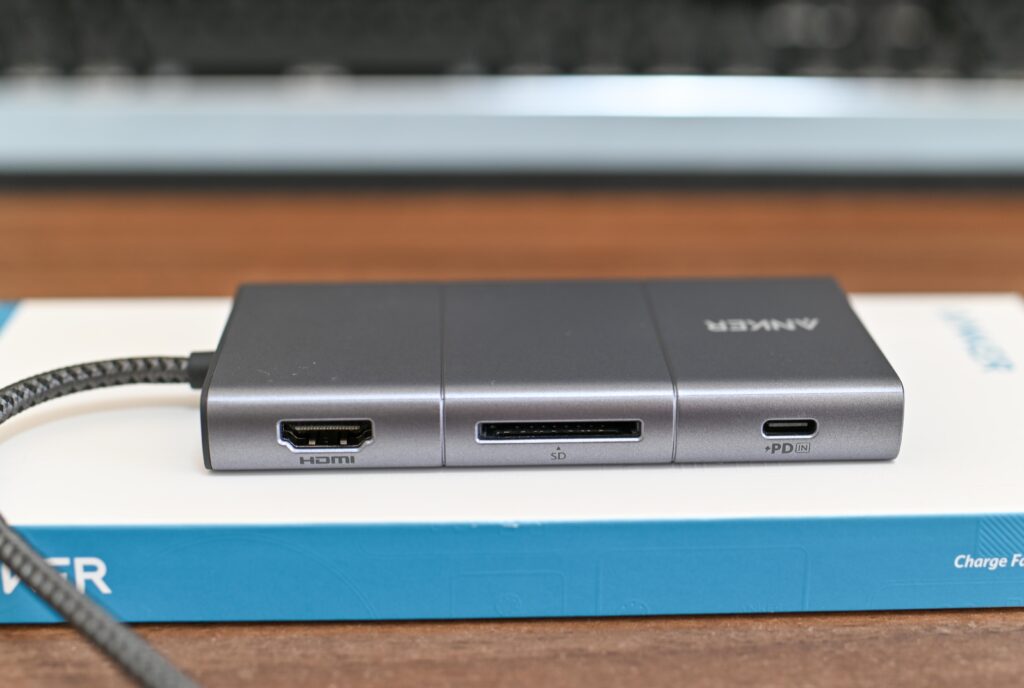 アンカーの6 in 1 カードリーダー