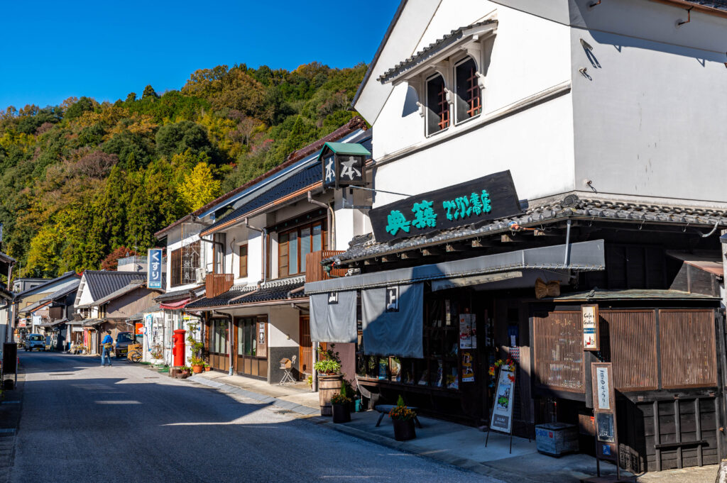 足助 マンリン書店