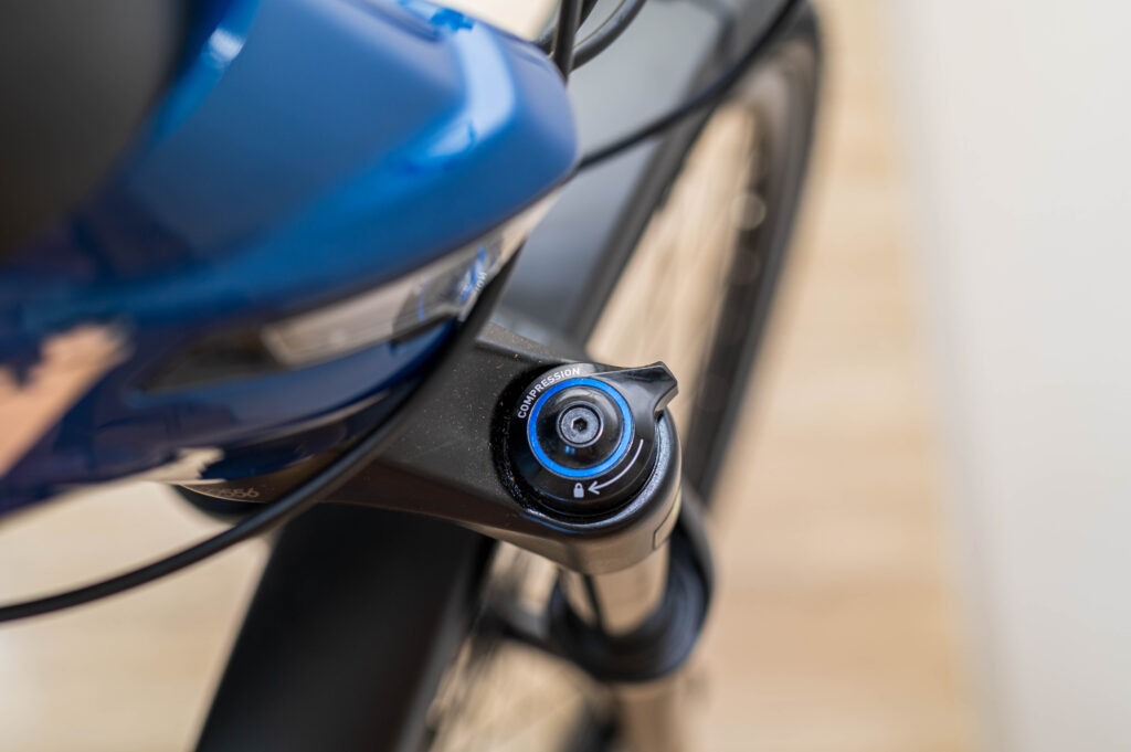 電動自転車　サスペンション　調整ノブ