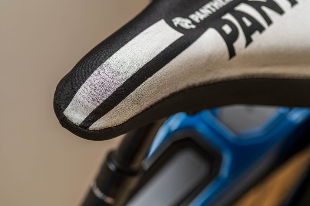 色落ちしたサドルカバー