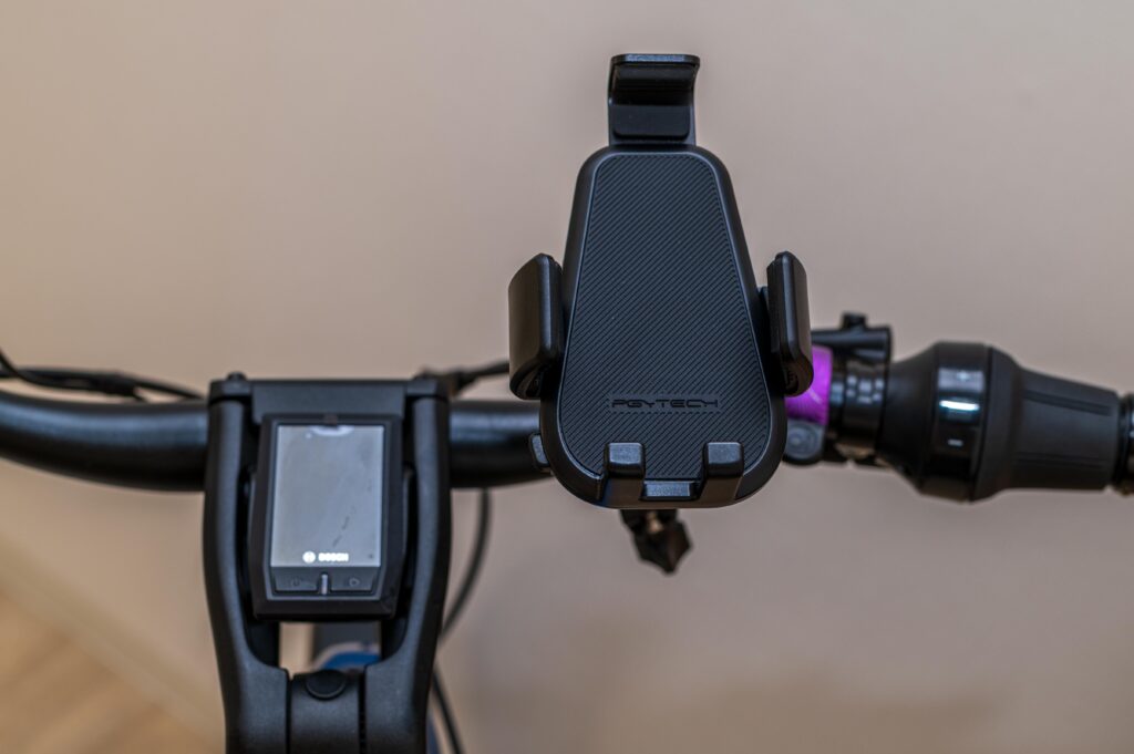 自転車に装着したスマホホルダー