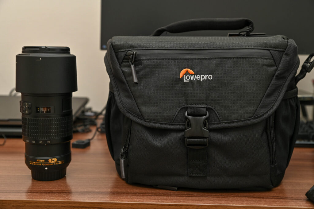 ニコン 70-200mm レンズとカメラバック