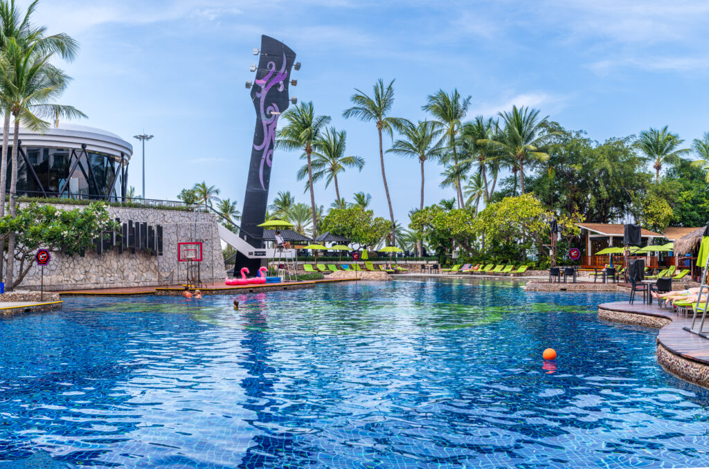 ハードロックホテルパタヤ　でかいプール