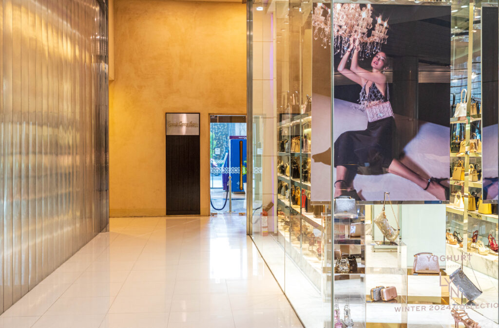 ホテルへつながるドア