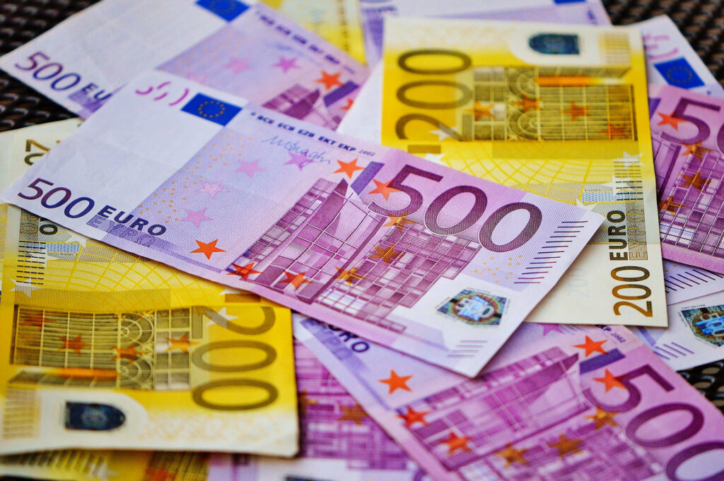 休暇旅行で使ったお金を休暇投資で取り戻せ！