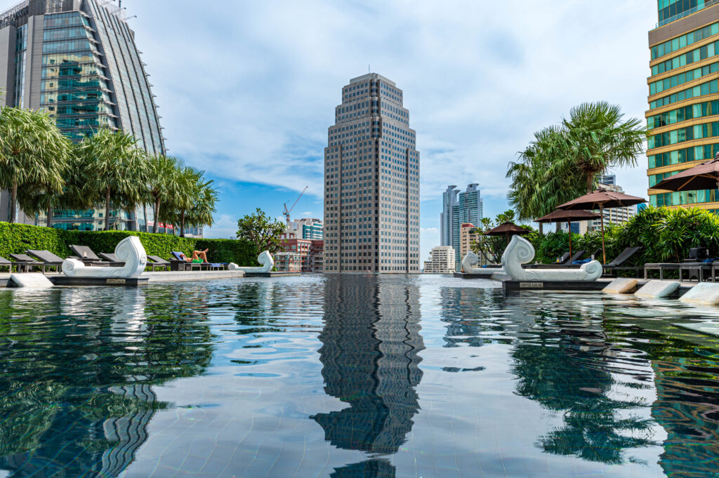 ホテルのプール