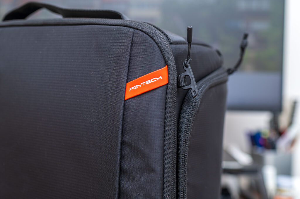 バックの端っこ