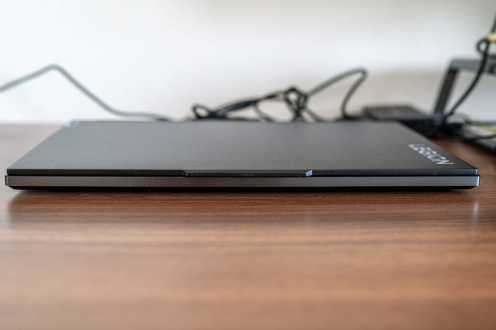 ノートパソコン　正面から