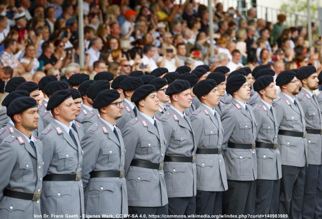 徴兵制度 兵役検査の義務化で兵士不足解消？