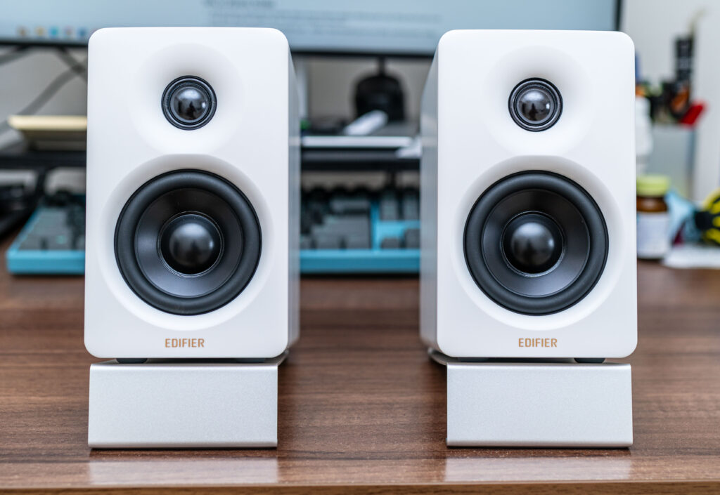 PCスピーカー台のスピーカー