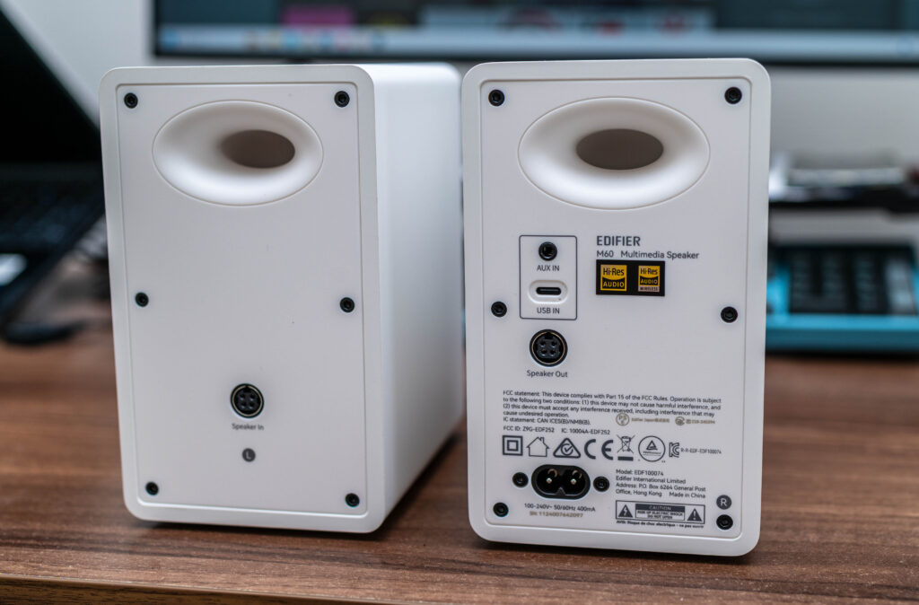 PCスピーカー裏面